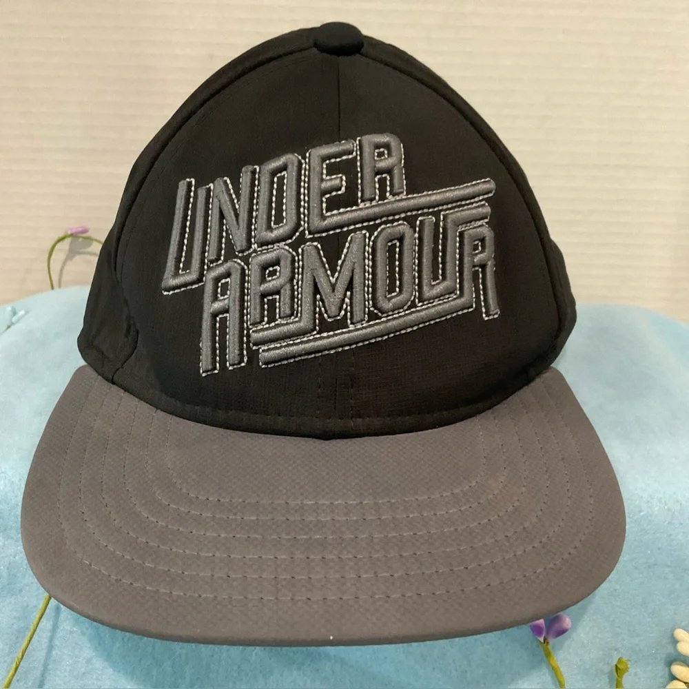 Under Armour Black and Gray‎ Cap